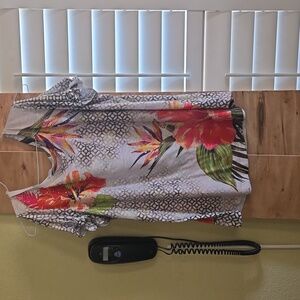 Hawaiian flower blouse (XL 16-18)